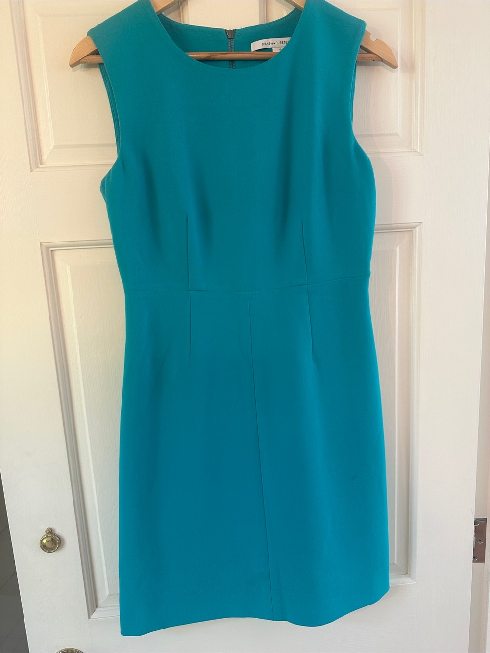 Diane VonFurstenberg DVF Classic Sleeveless Teal Sheath Dress. Size 4